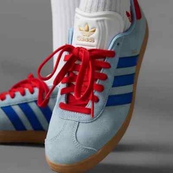 NWT Adidas Gazelle Spikeless Golf in Clear Sky/Royal Blue/Scarlet W10 M9 - Picture 2 of 12